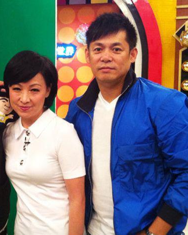 汪建民却不在意彼此的年纪,执着的追求王美华,之后两人在一起.