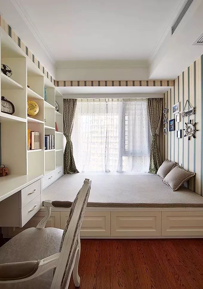 卧室面积小,做成这样的榻榻米床刚刚好!