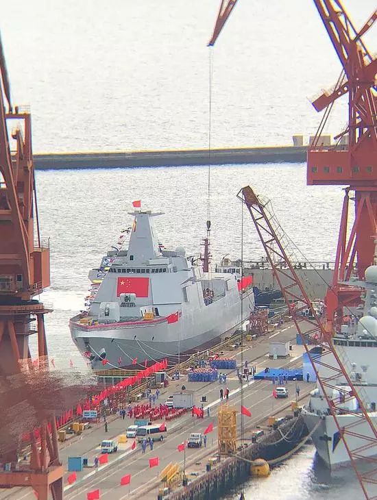 【科普】大連船廠055艦下水,建造方式為何與江南廠有所不同?