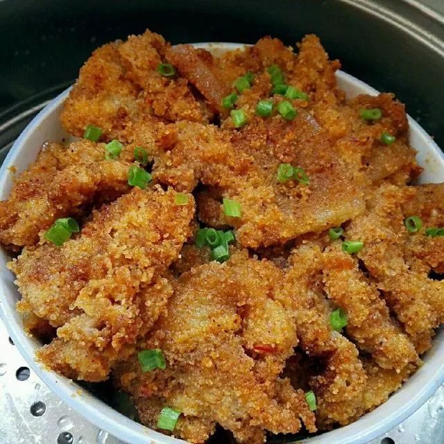 酥软咸香的粉蒸肉,每吃一口都有满满的幸福感!