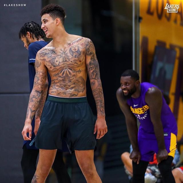 刚刚,又有2条关于湖人队的最新消息,沃顿首谈