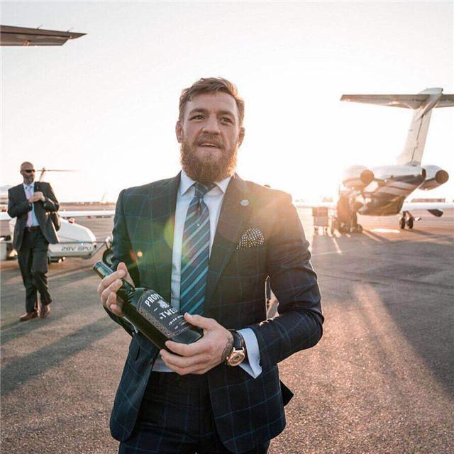 嘴炮为何选择退役流量经济下他用不着在ufc拼命