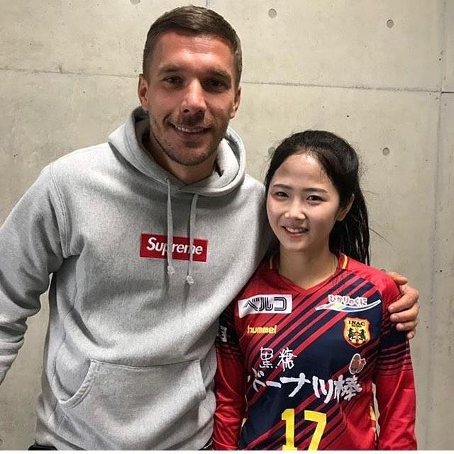 颜值新组合波多尔斯基晒与李玟娥合影