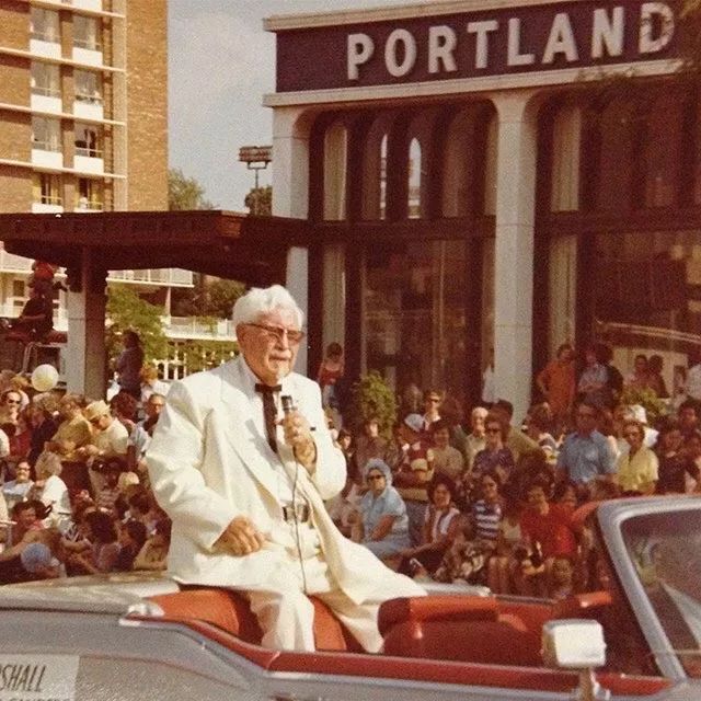 肯德基爷爷颜值回春,帅到没朋友?网友:还我爷爷!