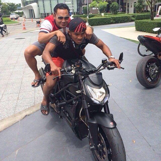 泰拳王子--播求趣闻:酷爱足球,曾和善猜在球场大打出手