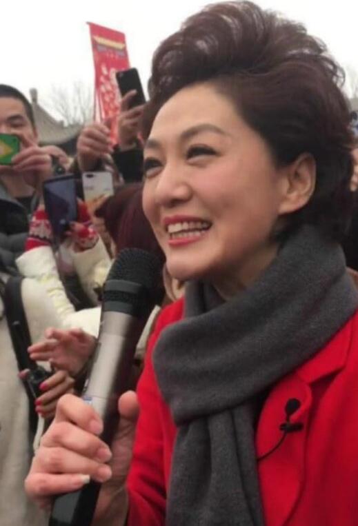 之前李瑞英出席一个活动,从现场曝光的照片来看,她还是和以前一样美