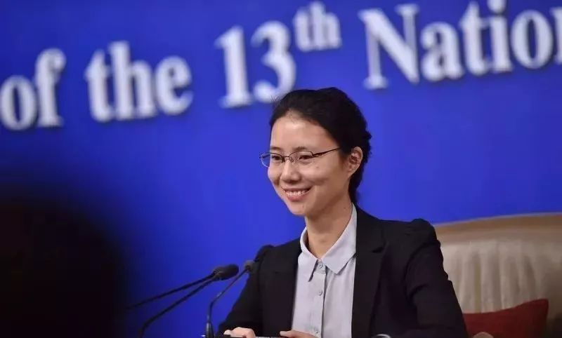 两会上美女翻译竟是九江人,毕业于清华大学