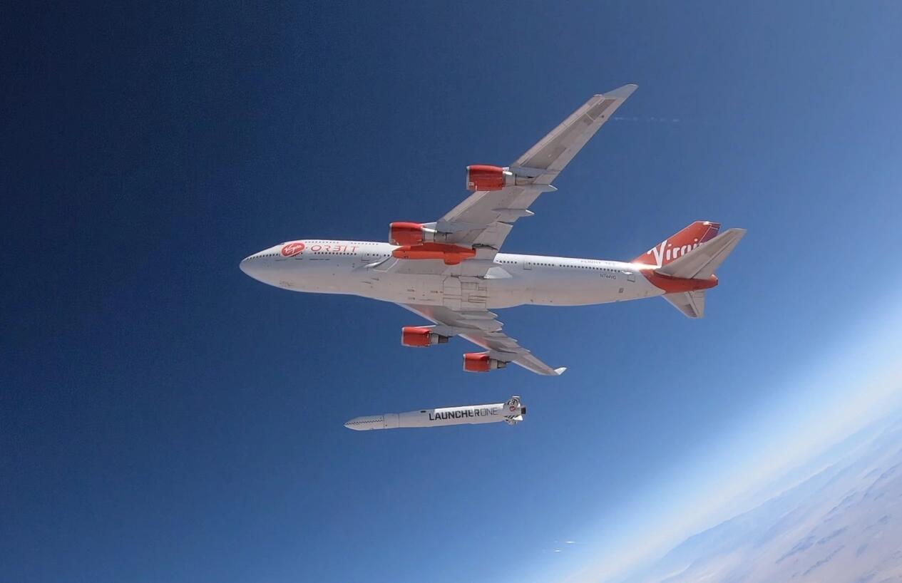 波音747客机空投“发射者一号”火箭画面