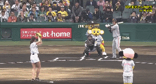 稻村亚美的棒球水平不仅让观众对开球少女刮目相看,她还因为棒球接到