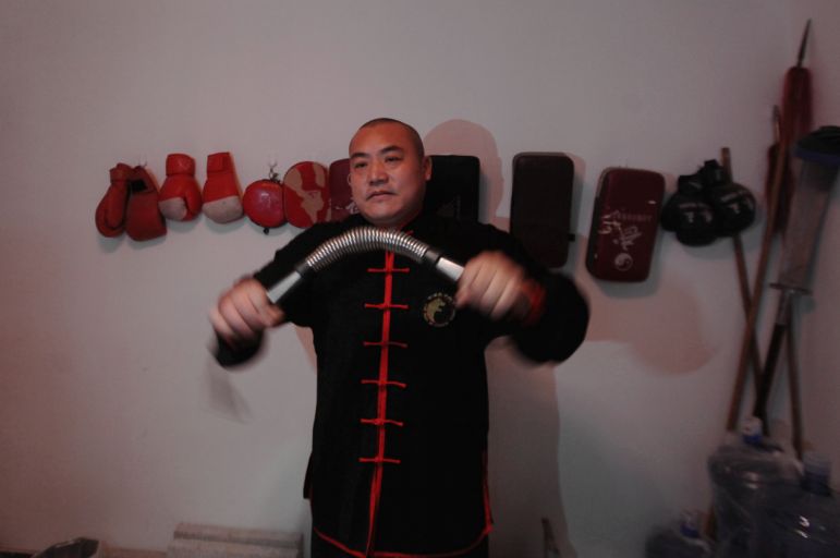 去年的7月30日,在首届少林寺无遮大会"七十二艺选拔赛"上,张龙祥单掌