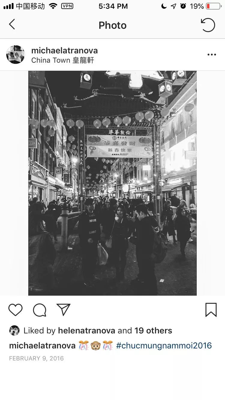 Michaela在一张去伦敦唐人街的照片中，用越南语发文称“新年快乐”。图片来自其Instagram账号