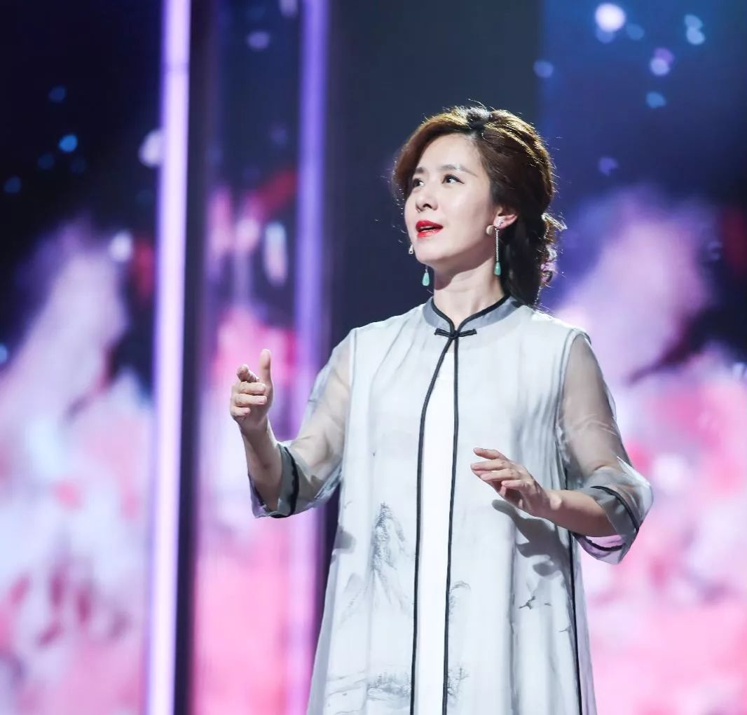 晚会主持人:庞玮