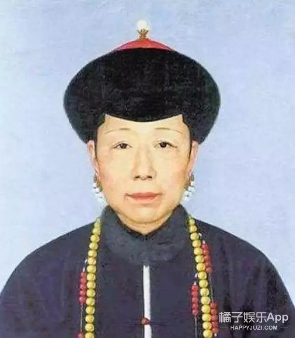 还有跟甄嬛作对的华妃,在历史上也是年妃,因为和甄嬛争宠失败,而后在