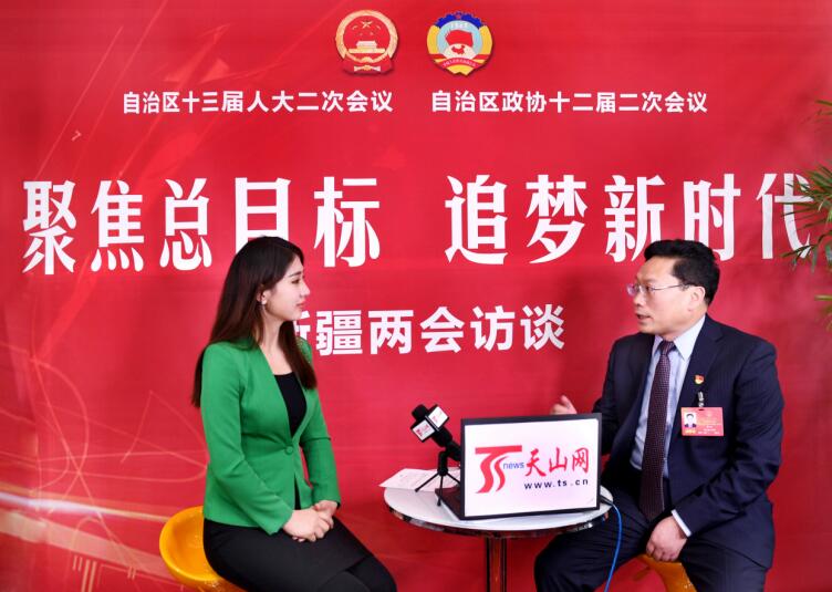 人大代表秦加友做客新疆报业传媒集团《"大民生"照"小家庭"》会客厅