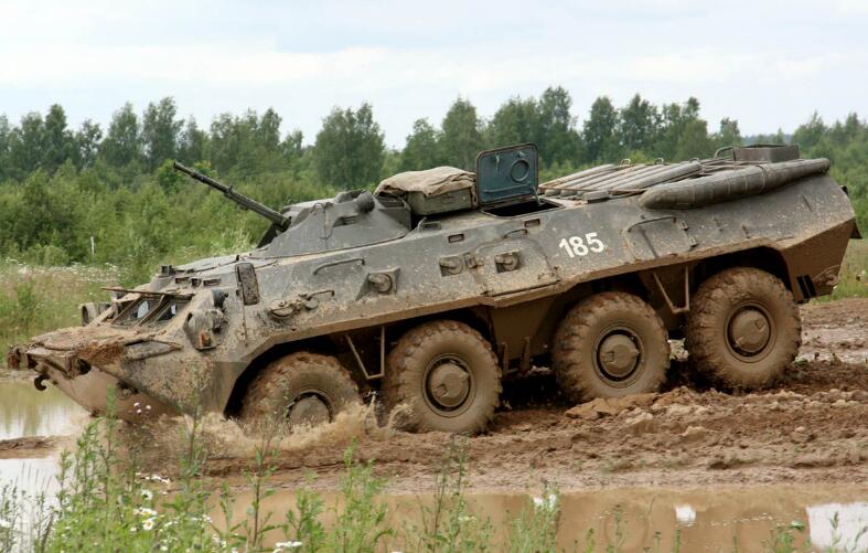 俄罗斯BTR-80装甲车