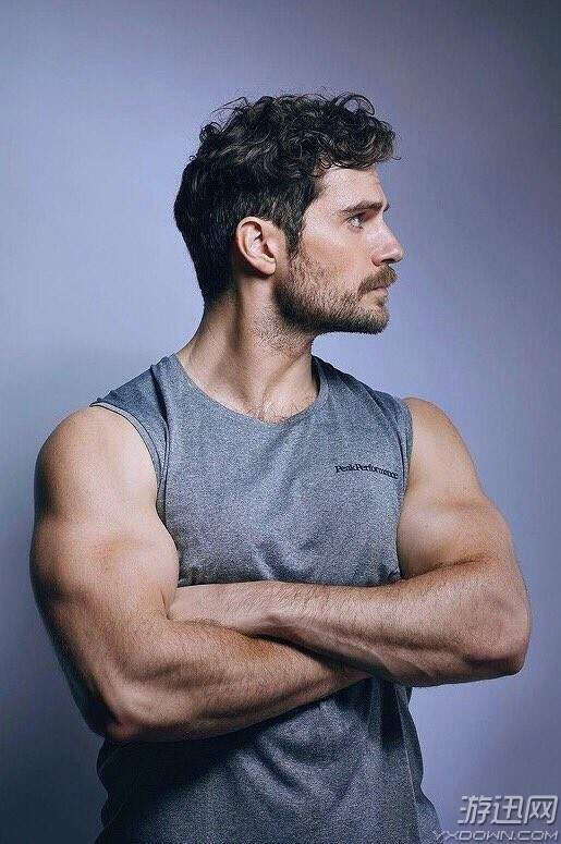 大超自曝《正义联盟》魔性视频 调皮男神狂抖大胸肌