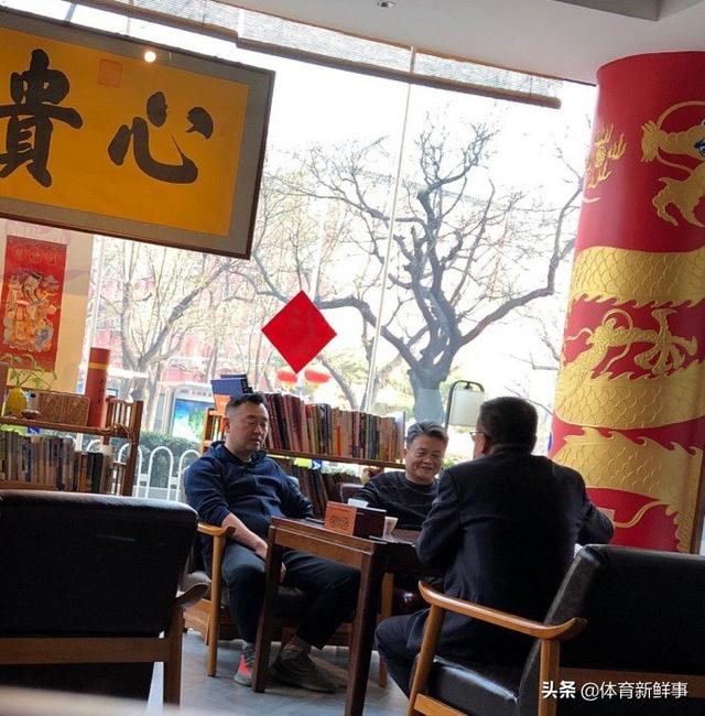 孔令辉与恩师喝茶