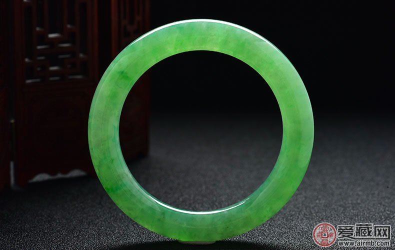 冰糯种翡翠价格贵吗?该如何去挑选购买?|翡翠