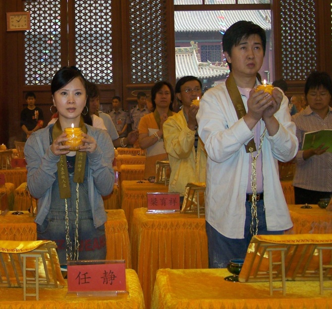 张国立:拜在台北法鼓山安和分院的圣严法师门下,取法名"常升",正式