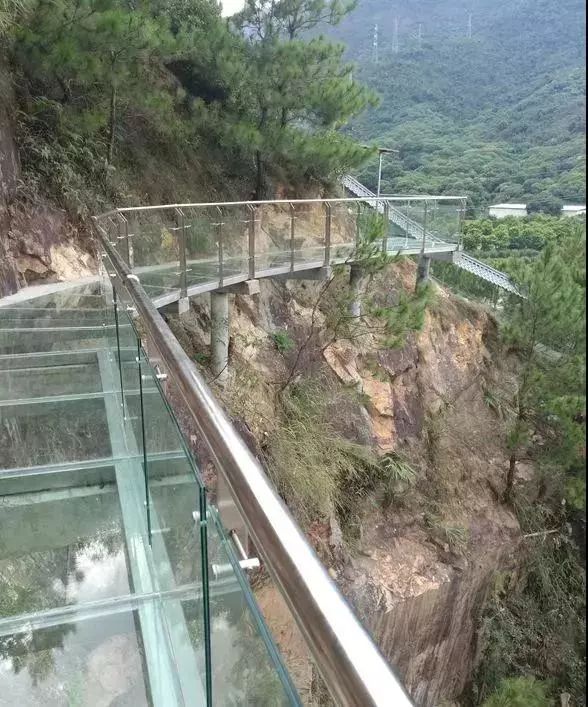 浪浪浪480米悬空吓到脚软广东10大玻璃栈道约吗