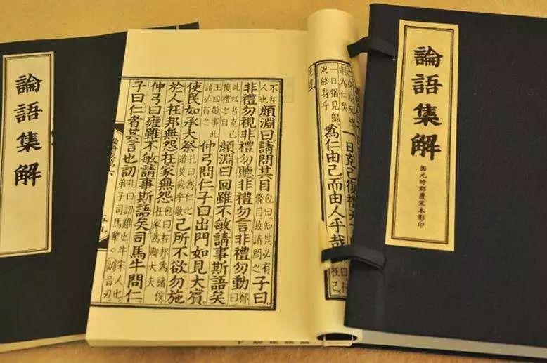 主流观点认为,"雅言"指的就是西周时代以镐京(今西安市长安区一带)