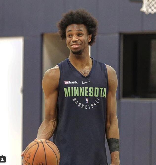 维金斯好像长高了至少 5 厘米