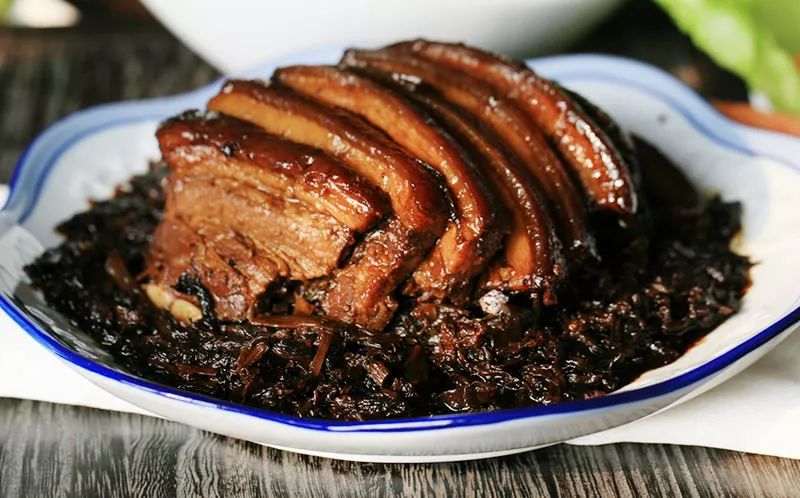 原本来就是一种酿酒时留下的下脚料常州糟扣肉05充分体现了无锡菜肴的