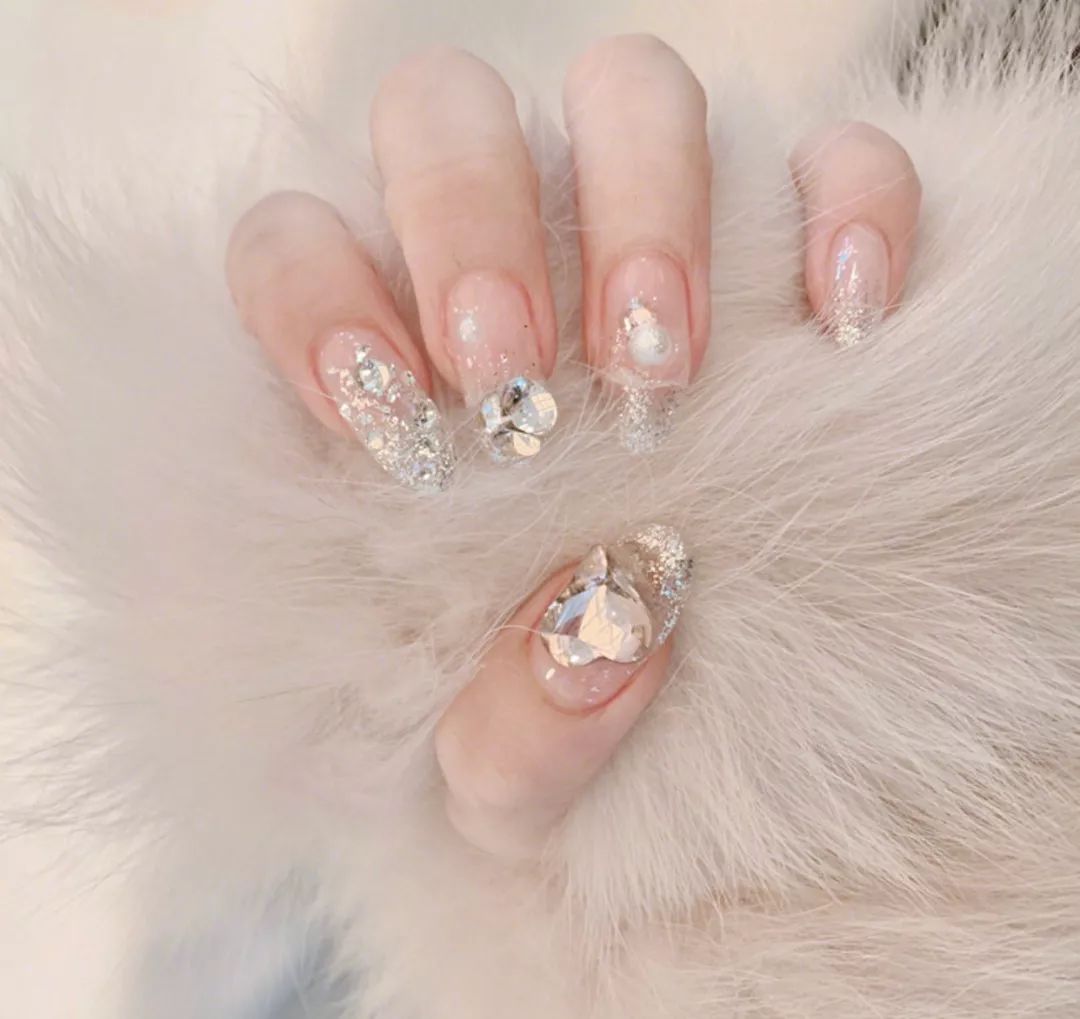 被向佐郭碧婷的婚礼照甜哭,这次的新娘美甲怎么比新娘妆还好看?