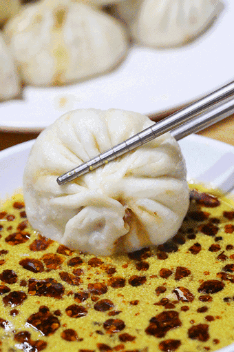 点儿啥,如果不习惯黄芥末的味道,试一下蘸炒肝吃,还不错~还有粥和小菜