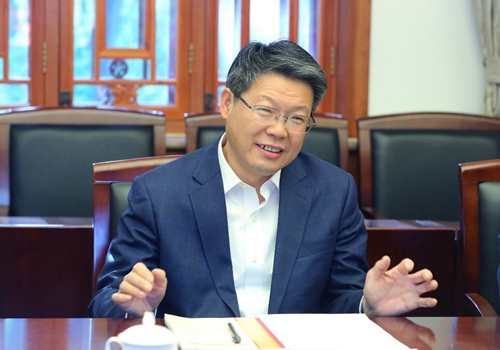 国务院副秘书长国管局局长李宝荣一行来北大调研