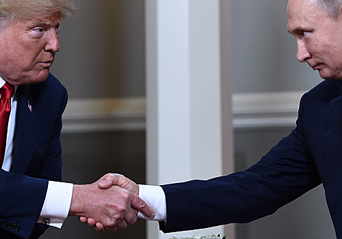 美国总统特朗普与俄罗斯总统普京会面。（资料图，法新社）
