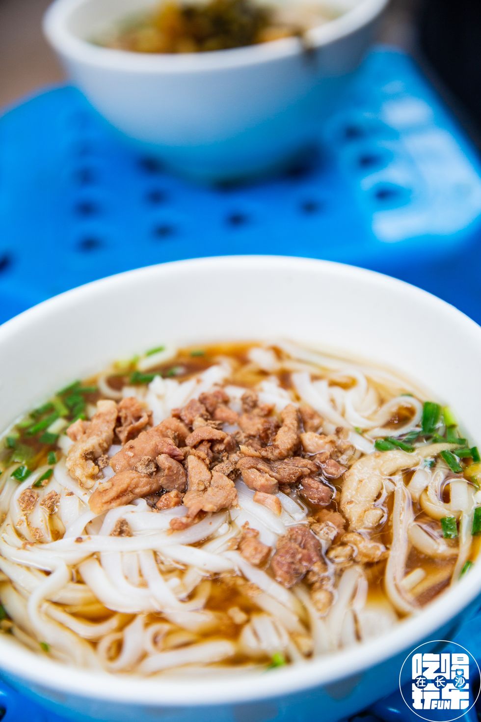 烈士公园这家只卖肉丝煨码的粉店,长沙人爱了十几年!