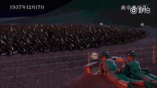 （纪录片还原日军机枪扫射数万同胞的画面。） &nbsp; &nbsp; &nbsp; 