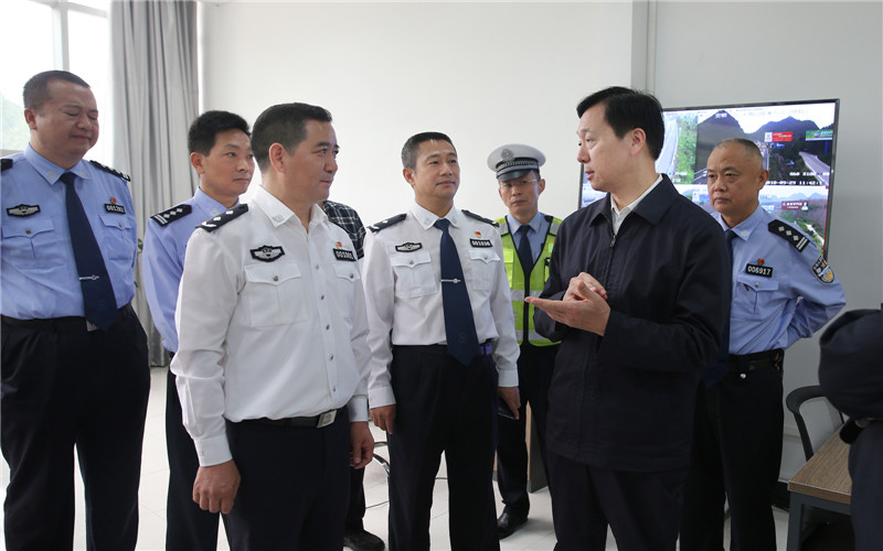 省政府副秘书长周乐职,贵阳市副市长,公安局长陈小刚,厅交管局局长