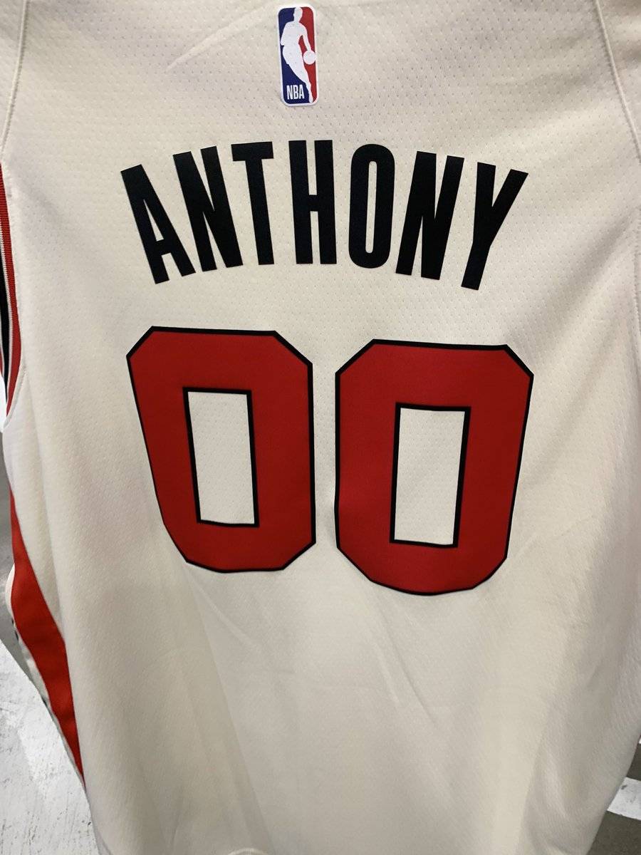 安东尼00号球衣在摩达中心销售一空