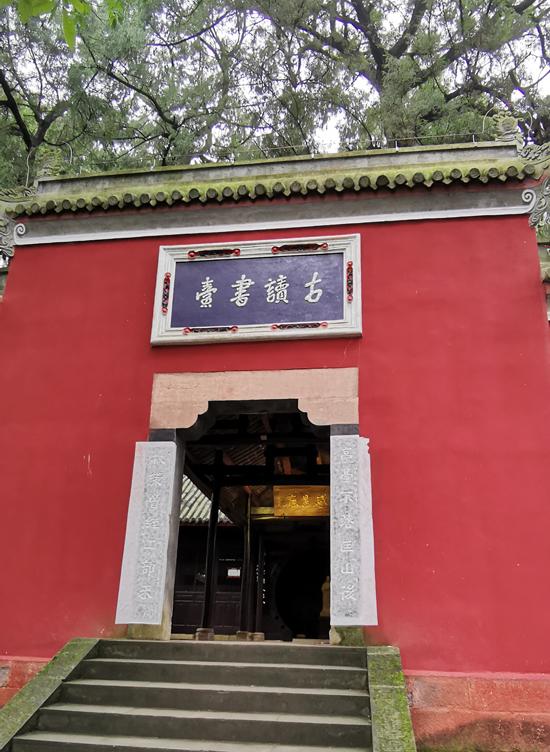 撤县建市以后的射洪提出了建设性建议,并拜谒了陈子昂读书台和子昂墓