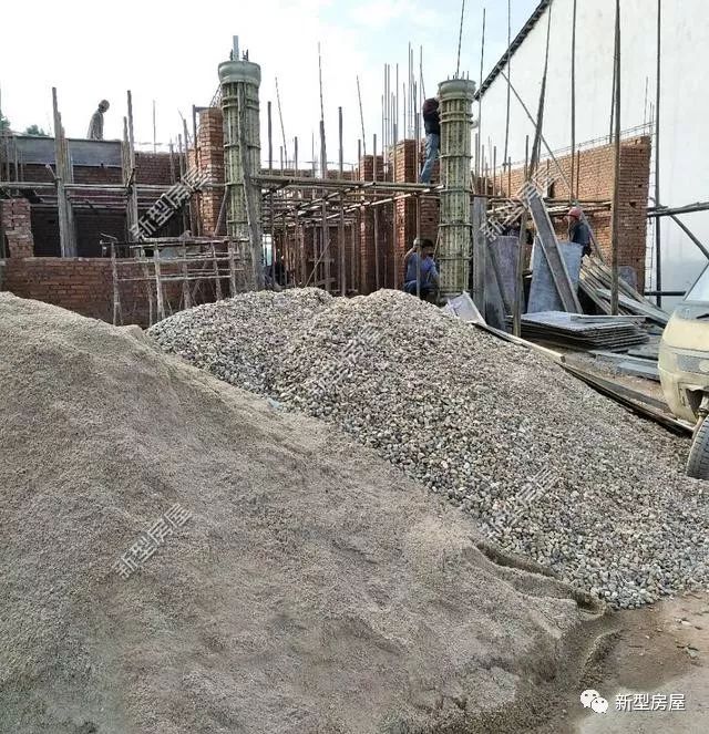河南农村小伙自建房,水泥从380涨到520!房建到