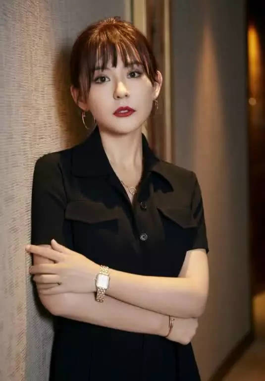 热依扎承认新恋情：很温柔 陪她度过前段艰难时期