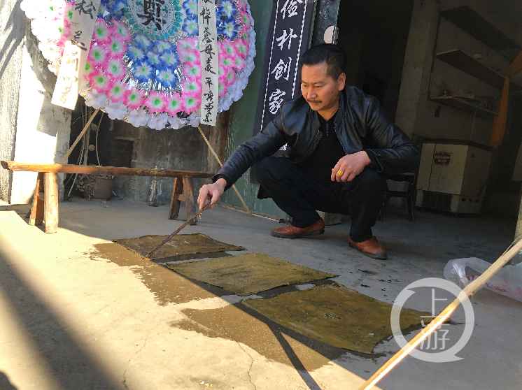 术后遗留在袁平秀腹腔内的三块纱布。上游音信 图