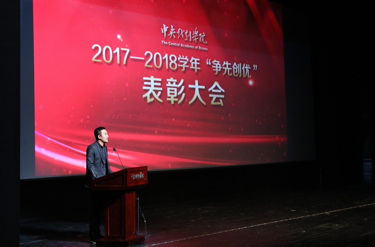 据悉,2017年,杨铭与papi酱(姜逸磊)将第一笔广告收