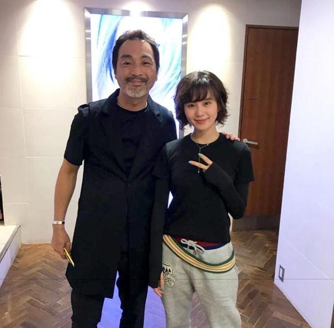 网友与刘诗诗,于莎莎合照 刘诗诗竟成狮子王!