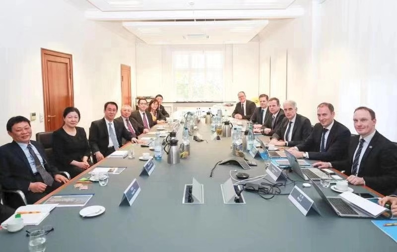 许家印赴欧考察零配件，升级造车朋友圈