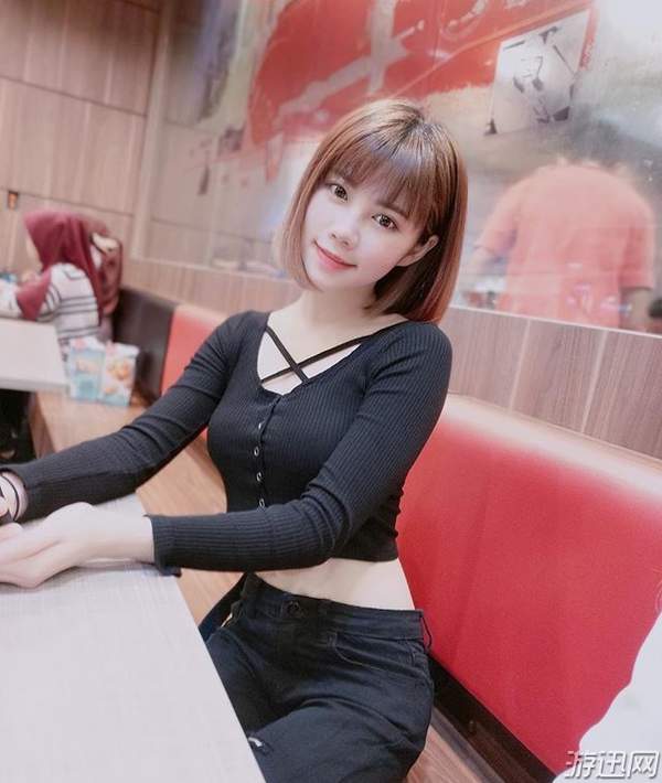 马来西亚橘发网红美少女mayng双峰傲人似迷你版娜美