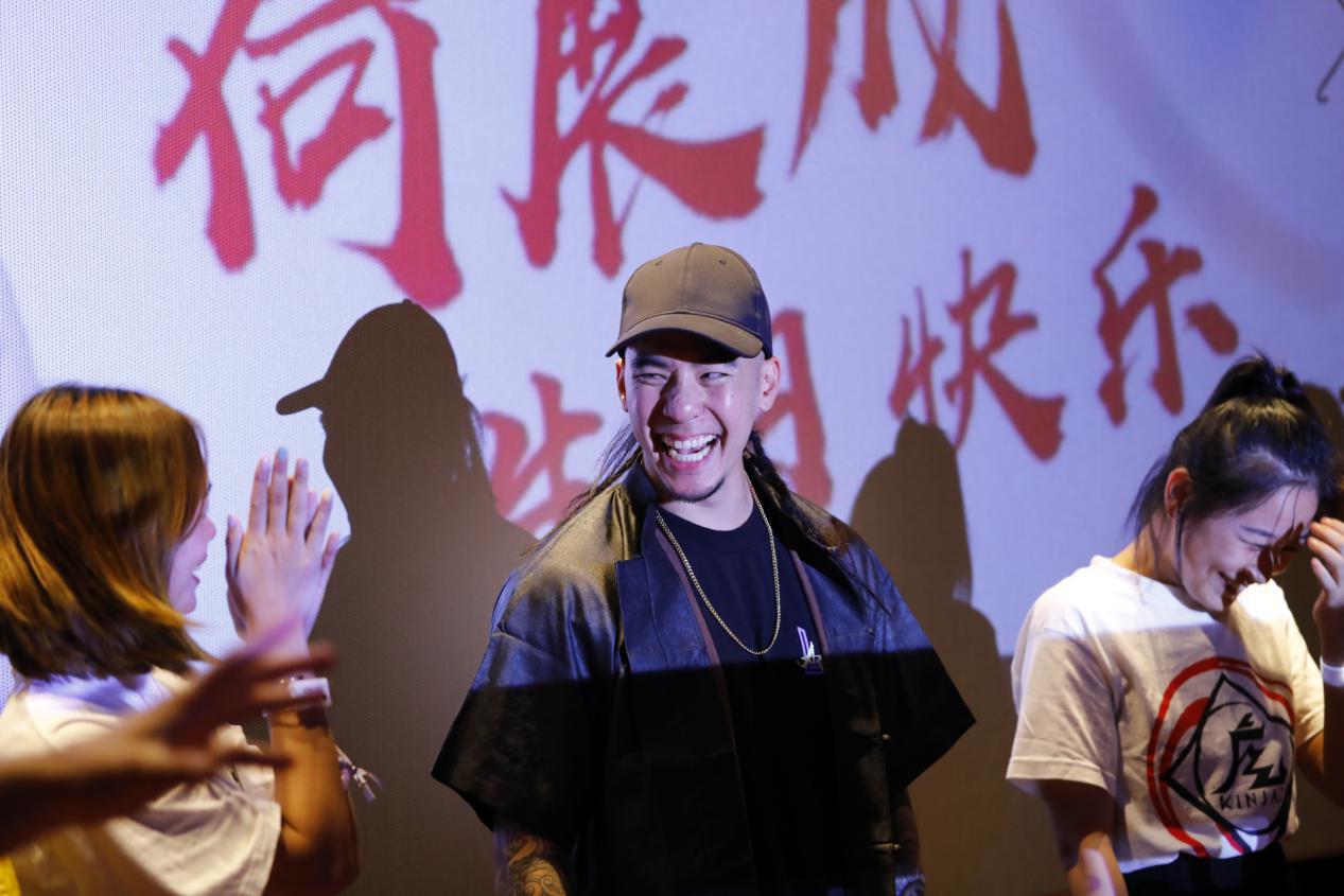 jawn ha何展成 29岁生日会温暖落幕 粉丝:愿明年再见,都是更好的自己