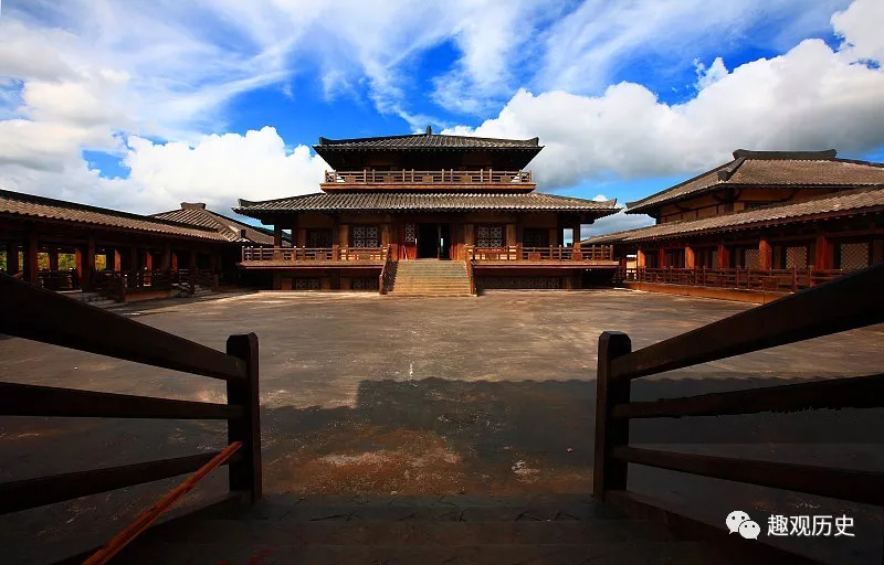 皇帝举行登基大典,卖烧饼大汉却被火速送入皇宫,最后成开国元勋