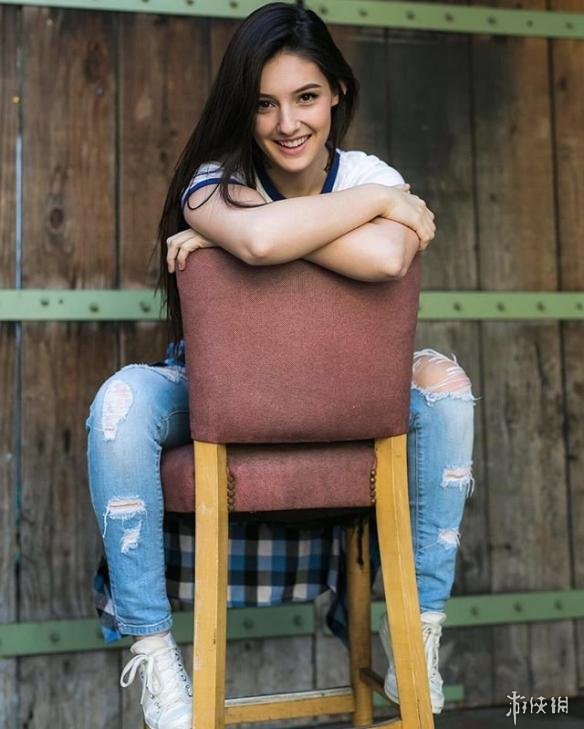 丰胸细腰肥臀的极品美女啦啦队女孩natalie性感照