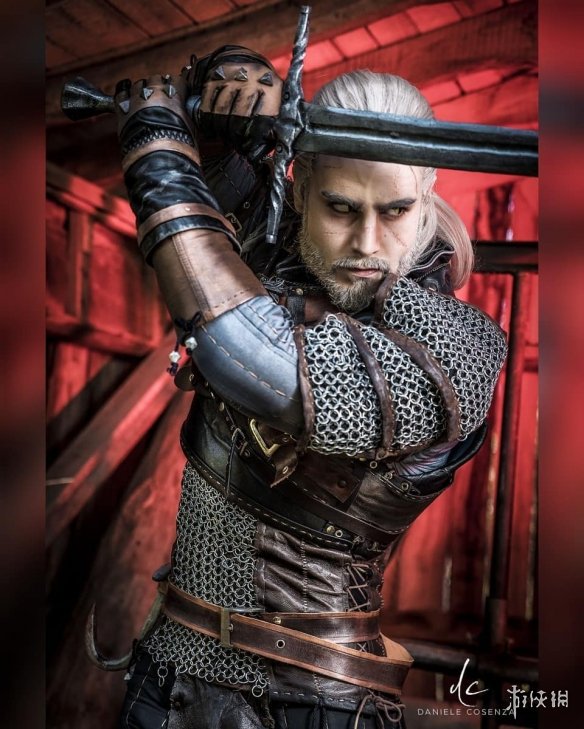 巫师3狂猎白狼杰洛特神级cos英气逼人络腮胡超赞