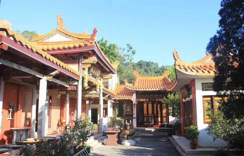 并于此修建行宫并住下,据记载,当时于太子楼不远处并挖有分别供皇帝