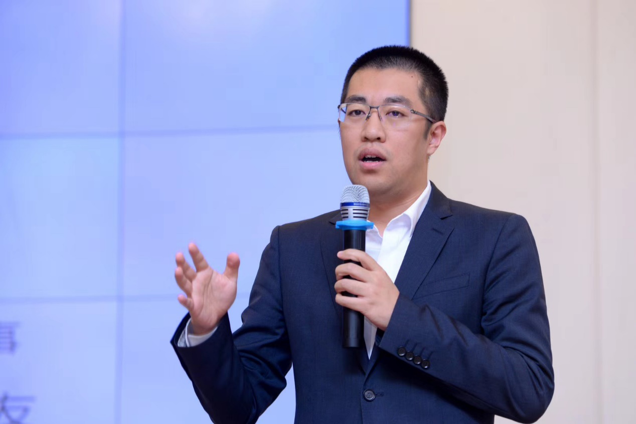 吕晓彤掌控投融资天平的人