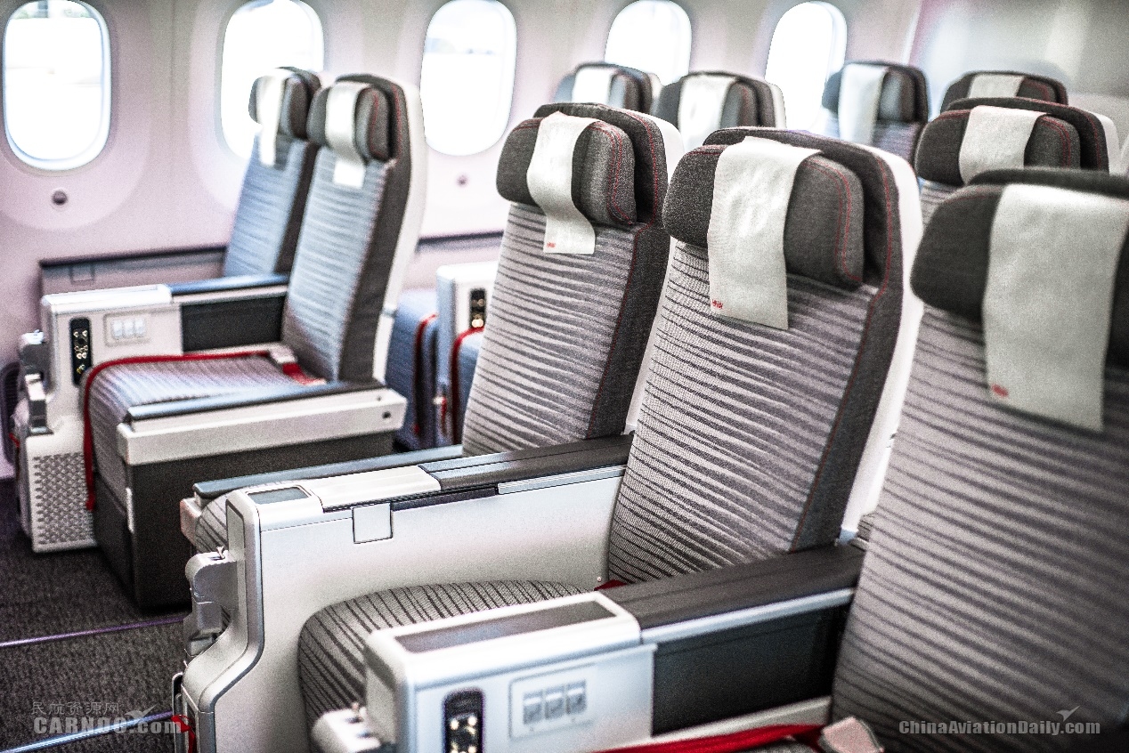 海航引进首架配超级经济舱波音7879飞机